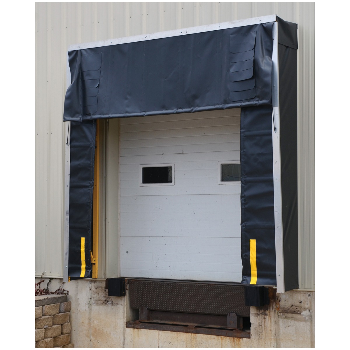 Vestil D-520-24 Retractable Dock Shelter 24" Length